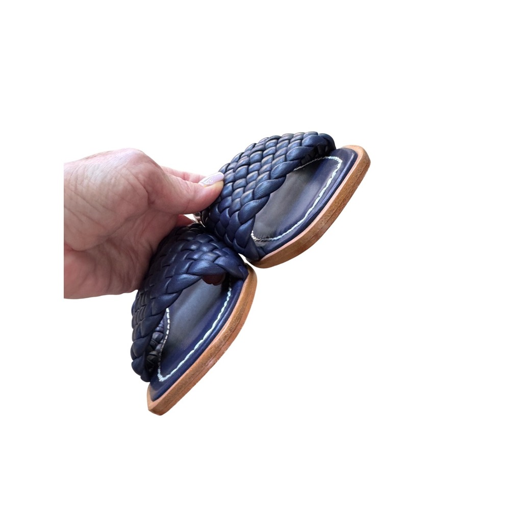 Bernardo Bethesda Woven Leather Slide Heels Navy Block Heel Sandals 8.5M - Picture 8 of 9